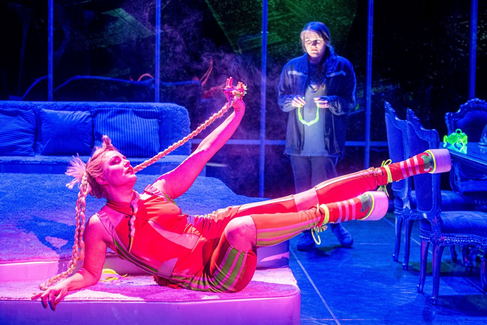 Skats no Lietuvas Nacionālā Drāmas teātra izrādes “Guļošie” // Foto – Dmitrijus Matvejevas