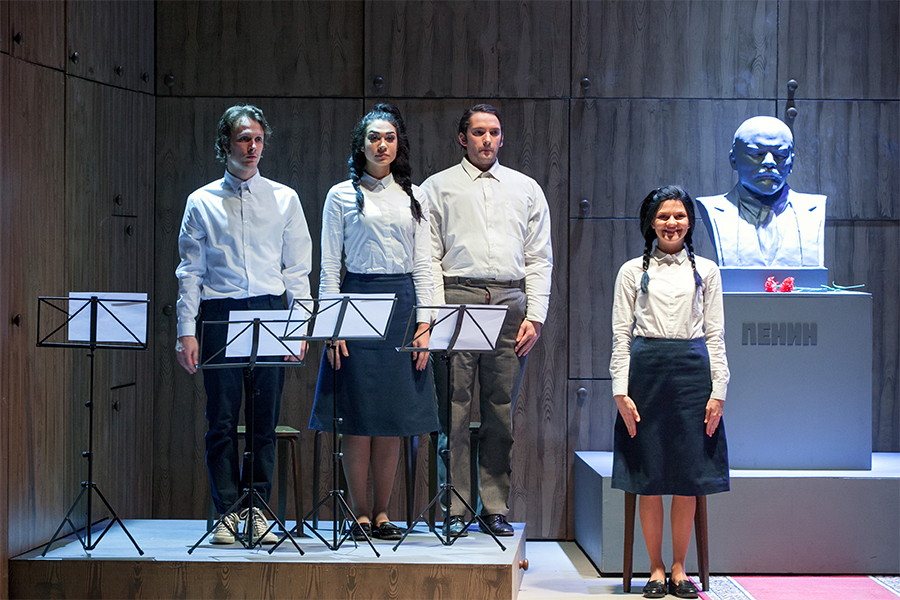 Jaunie zēni un meitenes – Rolands Beķeris, Samira Adgezalova, Pēteris Lapiņš, Everita Pjata // Foto – Ziedonis Safronovs