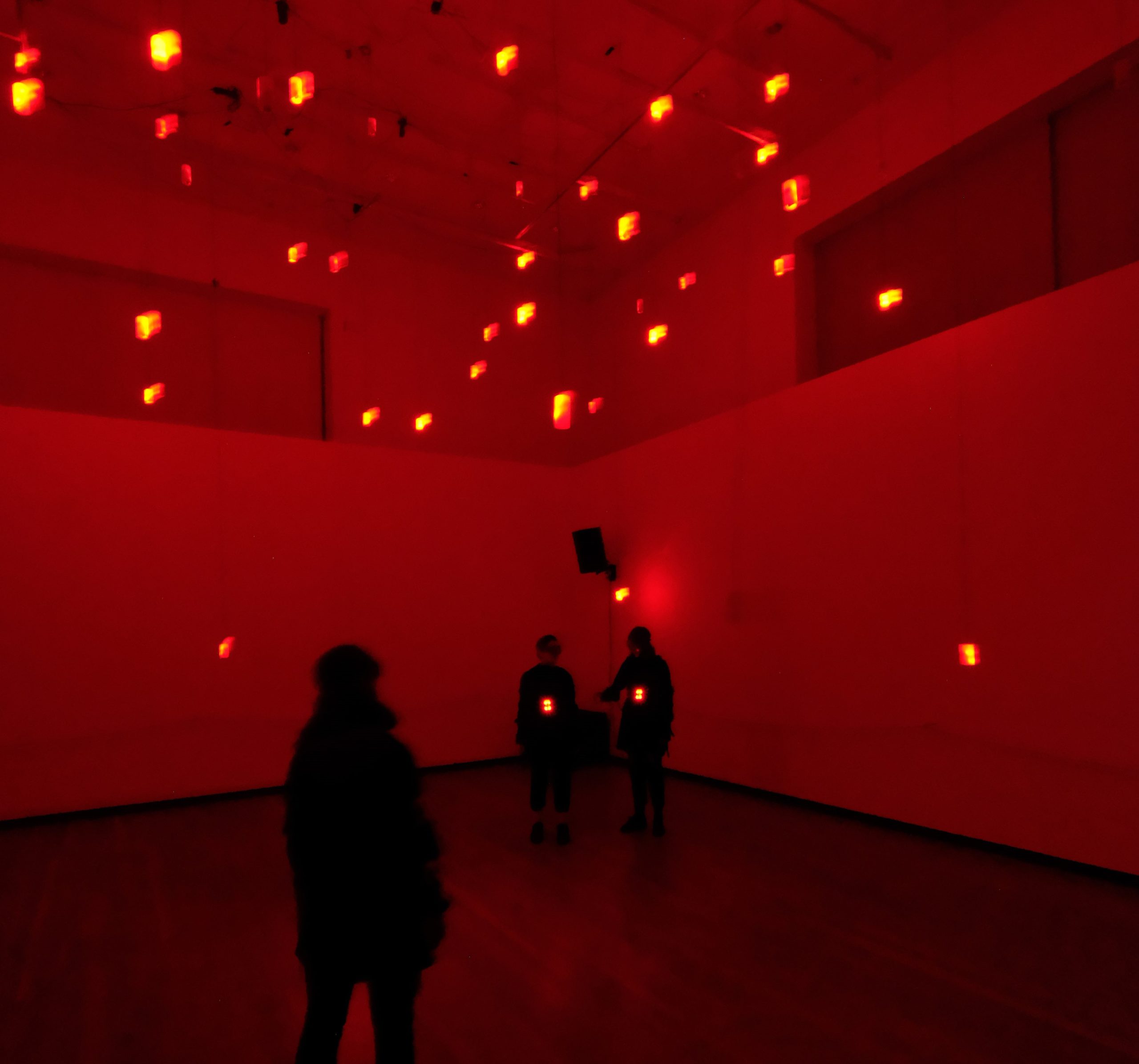 Skats no telpas instalācijas 