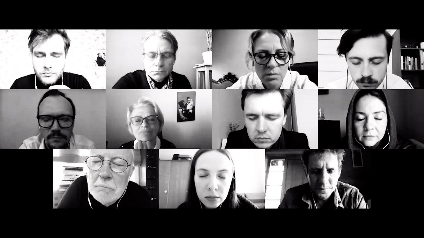 Skats no tiešsaistes izrādes 