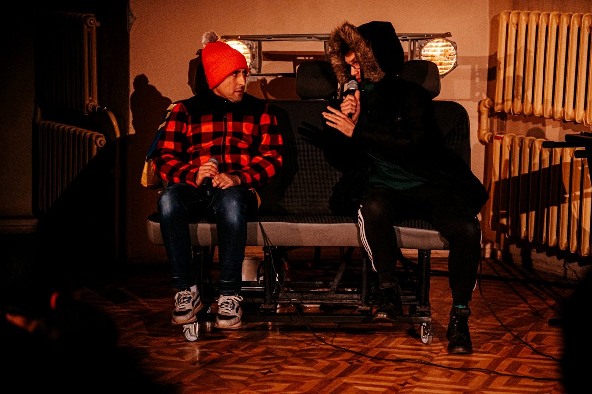 Skats no izrādes “Brieža pēdējā nakts” // Foto – Aivars Ivbulis