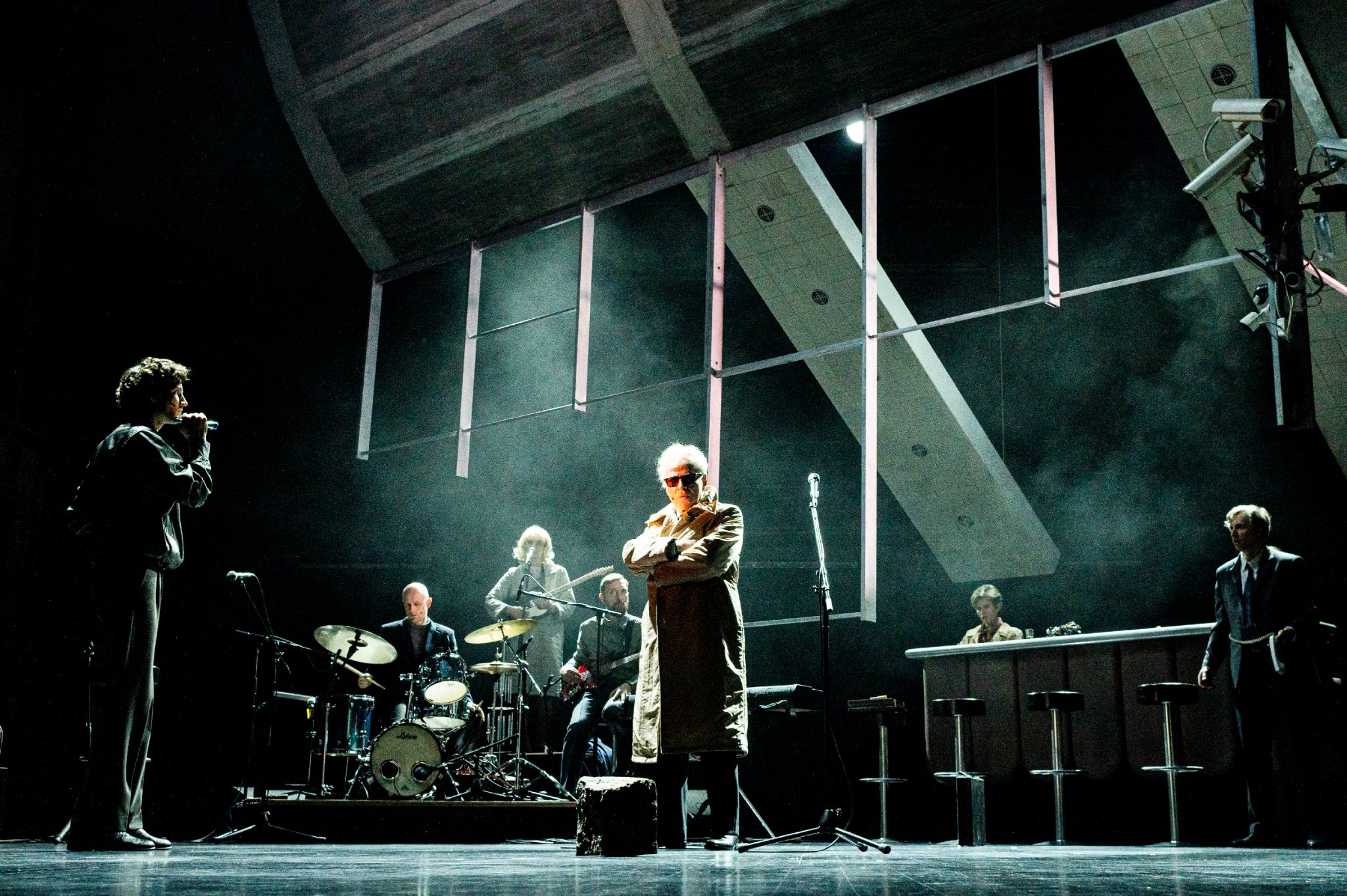 Skats no Valsts Jaunatnes teātra izrādes  “Jauna cilvēka atmiņas” // Foto – Dmitrijus Matvejevas