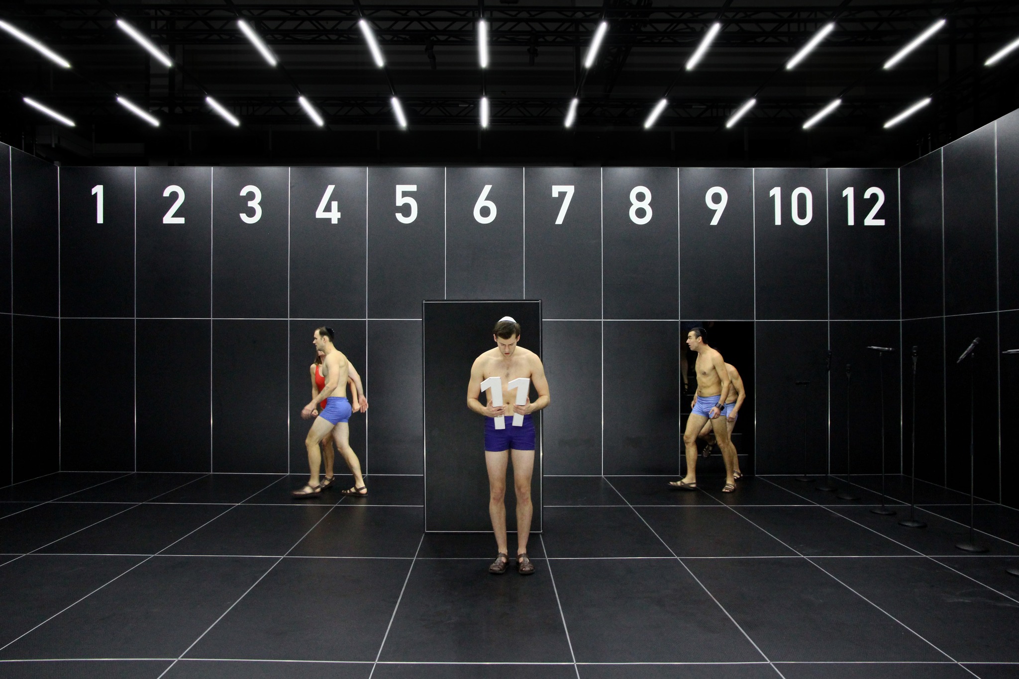 Kristas Dzudzilo, Reiņa Dzudzilo scenogrāfija Valmieras teātra izrādei 