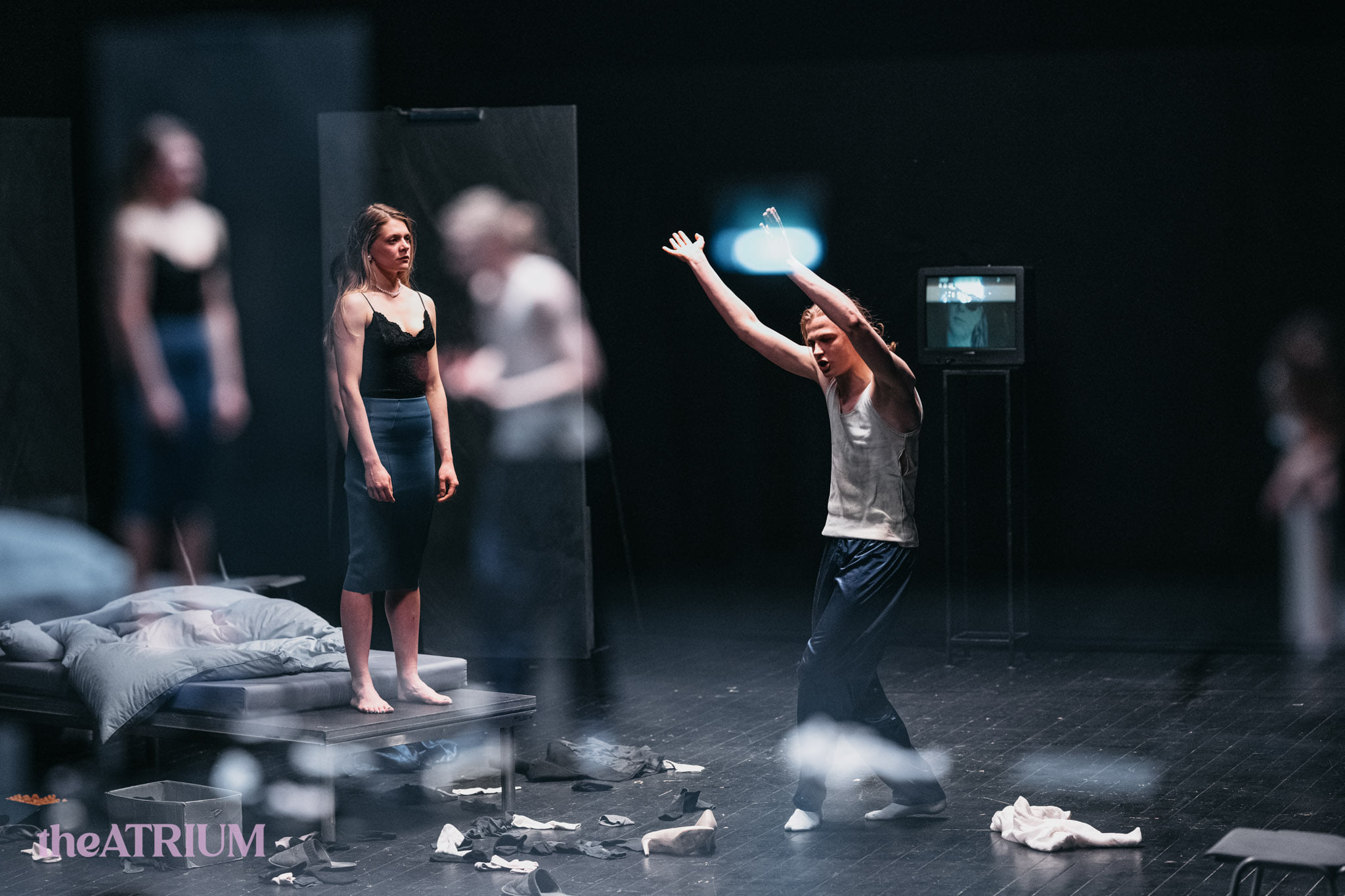 Skats no OKT izrādes 