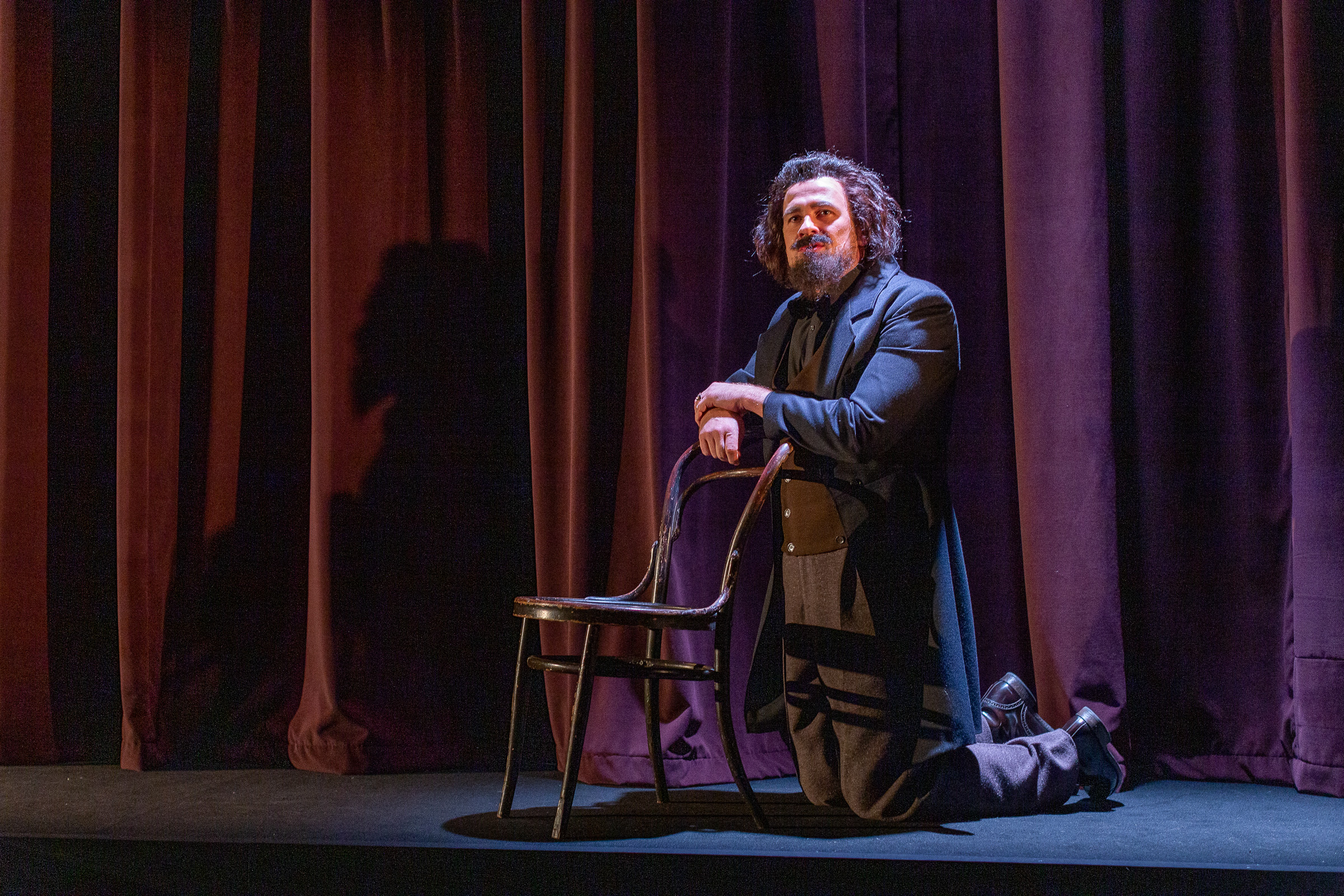 Andris Keišs - Eduards Smiļģis izrādē 