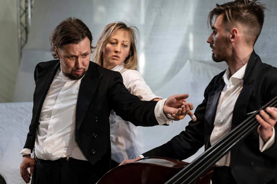 Skats no DT izrādes 