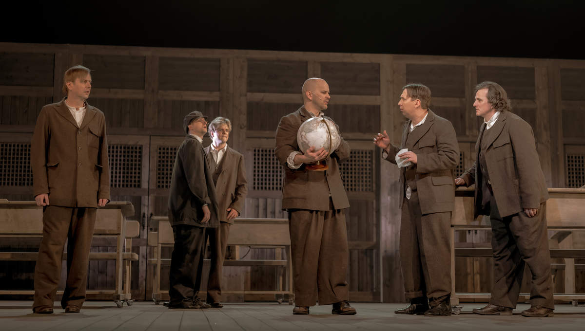 Skats no DT izrādes 