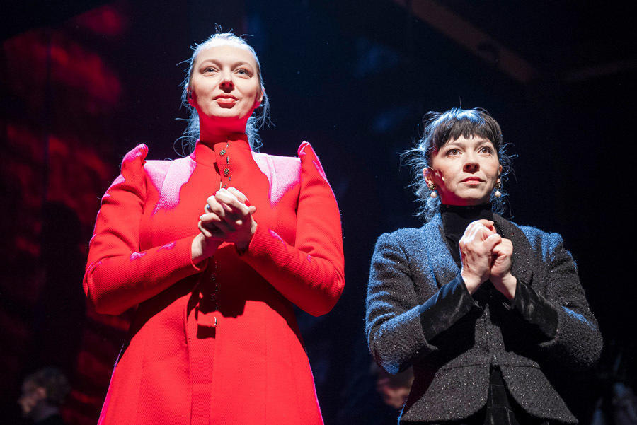 Skats no izrādes “Lai dzīvo karaliene, vivat!” (rež. Sergejs Golomazovs, MČRKT) // Publicitātes foto