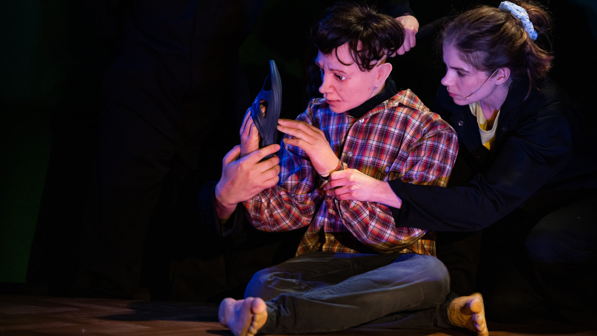 Skats no Latvijas Leļļu teātra izrādes pieaugušajiem 