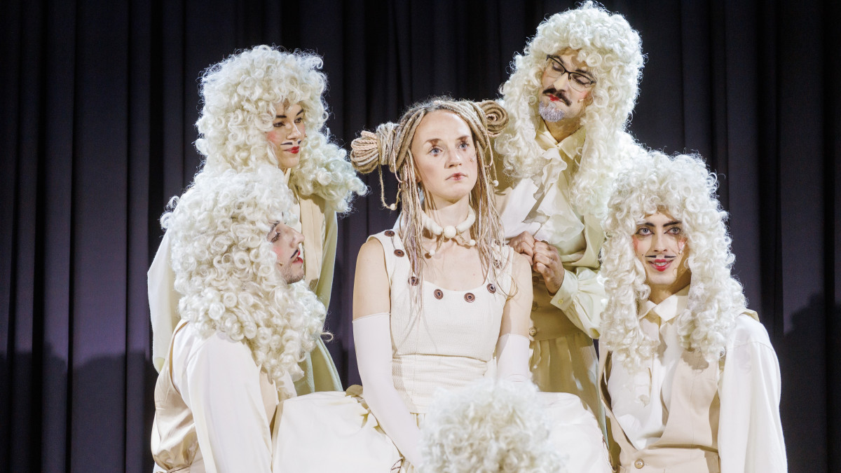 Skats no Latvijas Leļļu teātra izrādes 