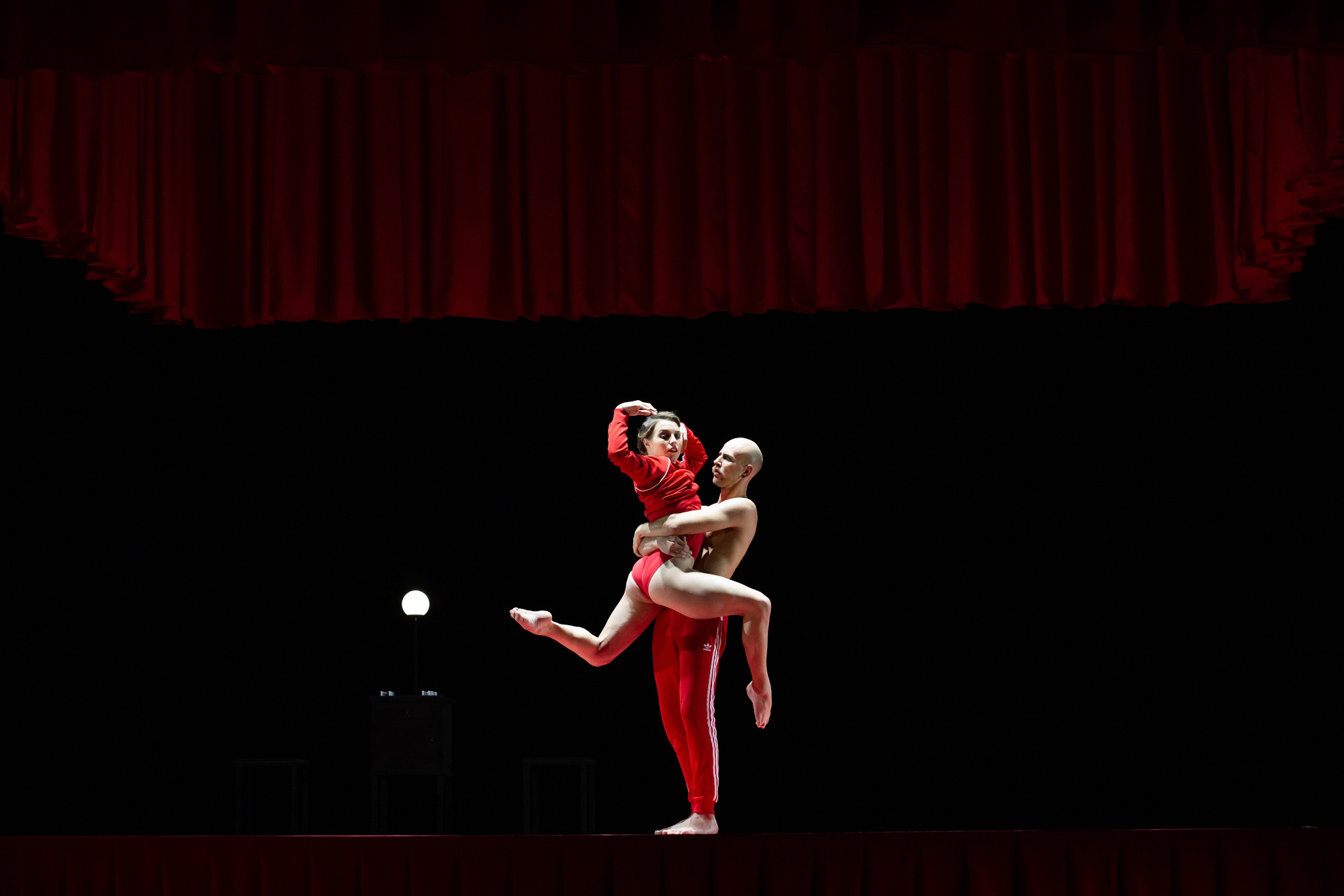 Skats no Dailes teātra izrādes 