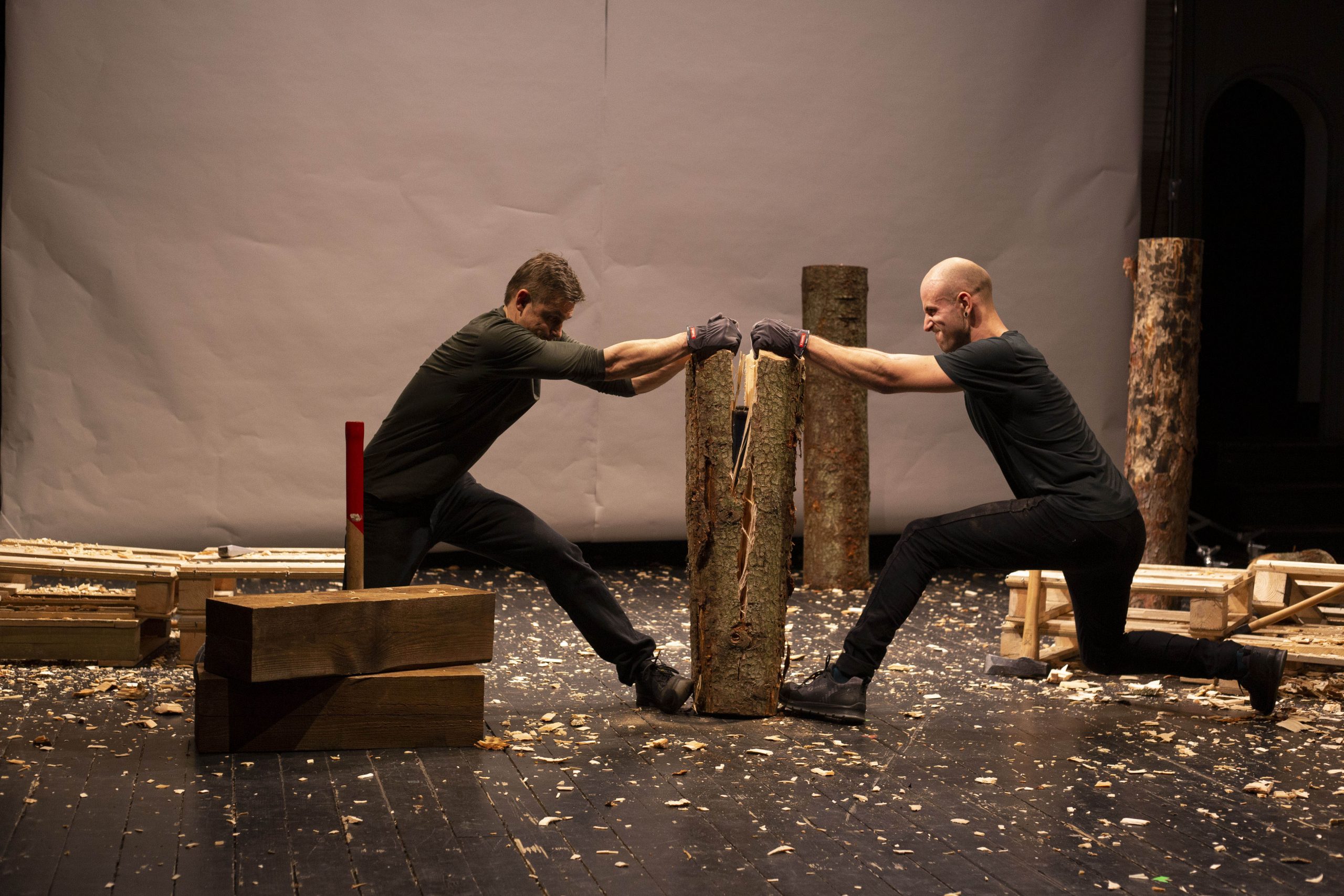 Skats no ĢIT izrādes 