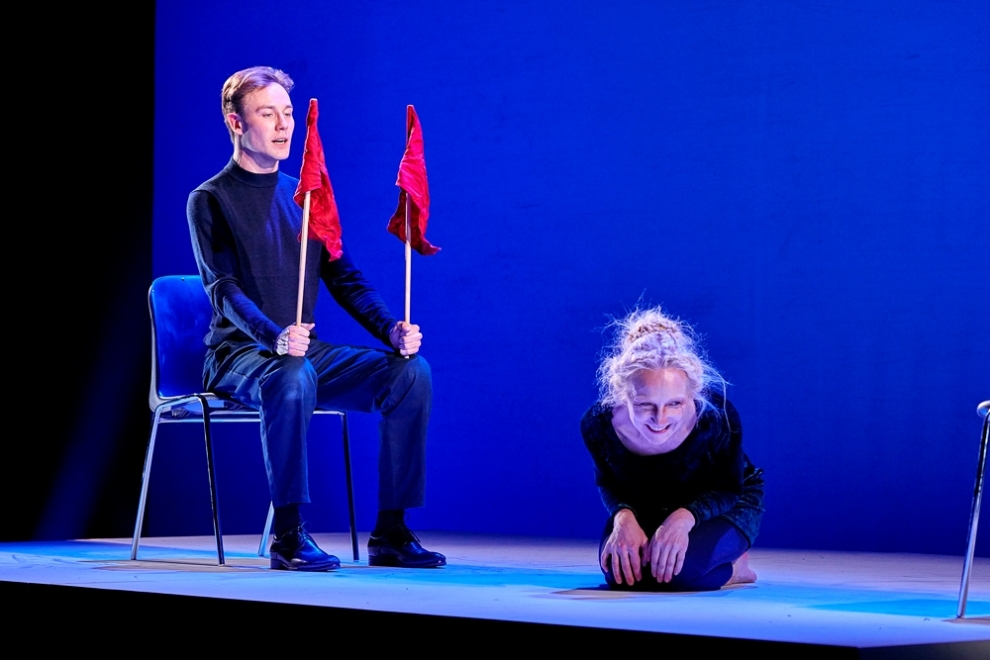 Maksims Busels un Guna Zariņa izrādē