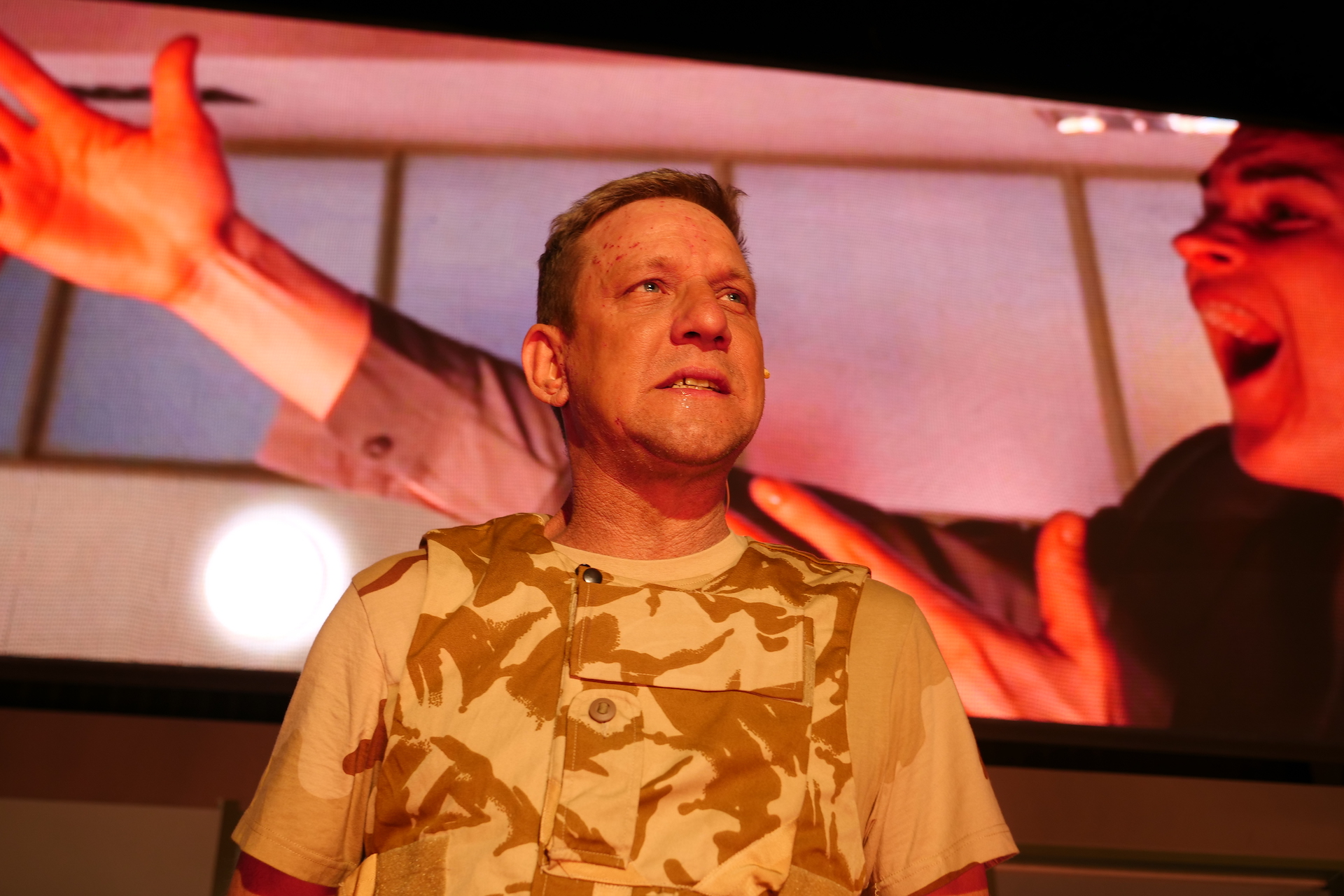 Skats no DT izrādes 