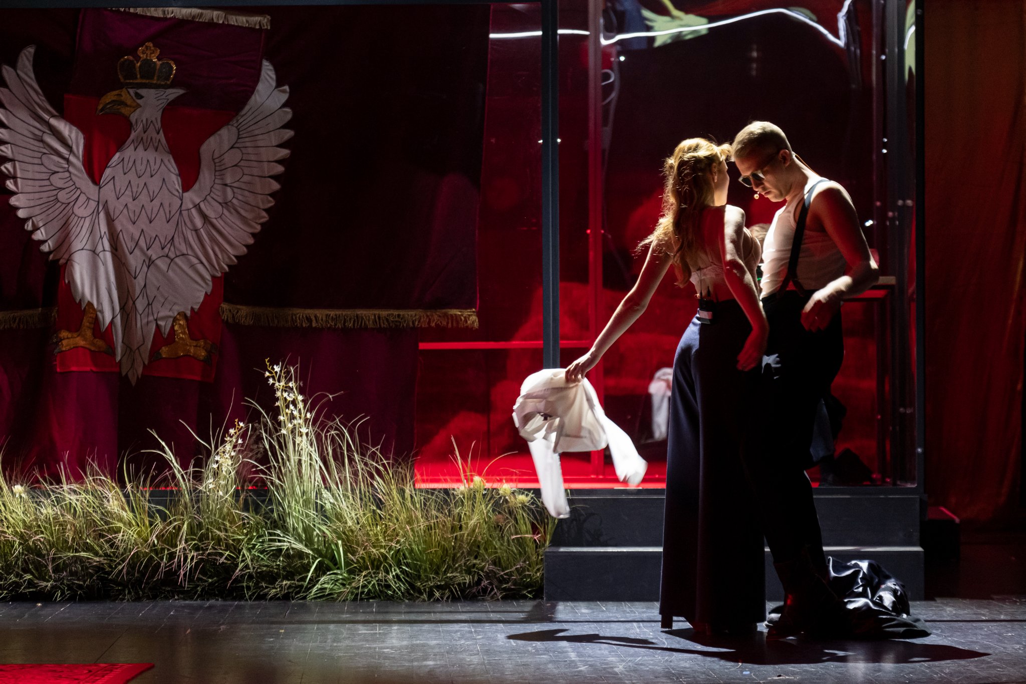 Skats no Viljama Hožica teātra izrādes “Naktis un dienas” (rež. Mihals Siegočiņskis) // Publicitātes foto