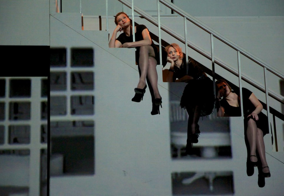 No kreisās: Barbara - Anna Ardova, Kārena - Natālija Korennaja, Īvija - Zoja Kaidanovska // Foto - Alekss Kačkajevs