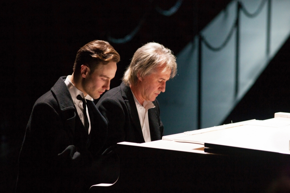 Maksims Busels un Uldis Marhilēvičs izrādē