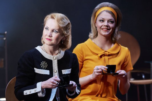 Freda – Veronika Plotņikova, Betija – Natālija Živeca // Foto – Aigars Altenbergs