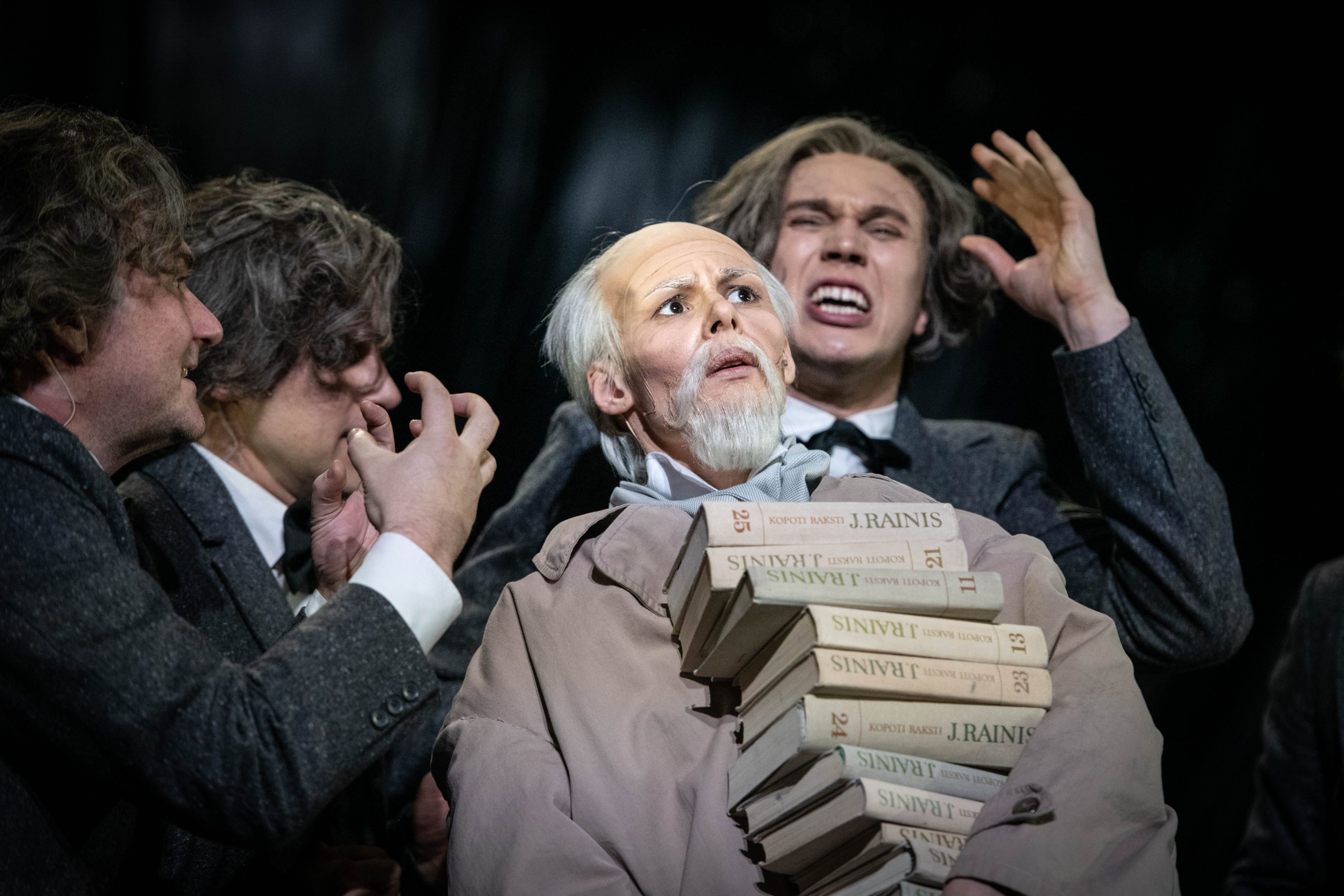 Skats no Dailes teātra izrādes