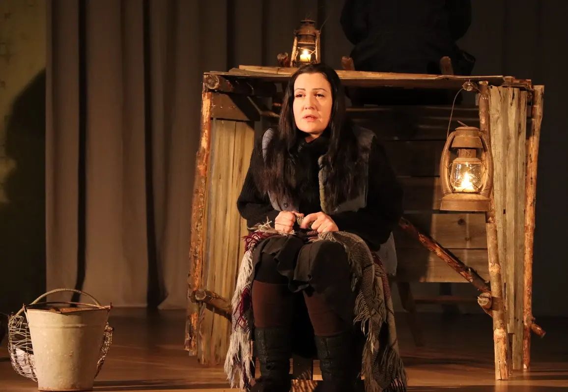 Skats noValkas pagasta amatierteātra “Rūdis” izrādes “Meža meitas” // Foto – Aigars Pandalons