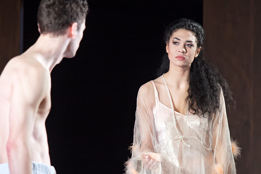 Aktrise Samira Adgezalova // Foto – Latvijas Leļļu teātra foto arhīvs