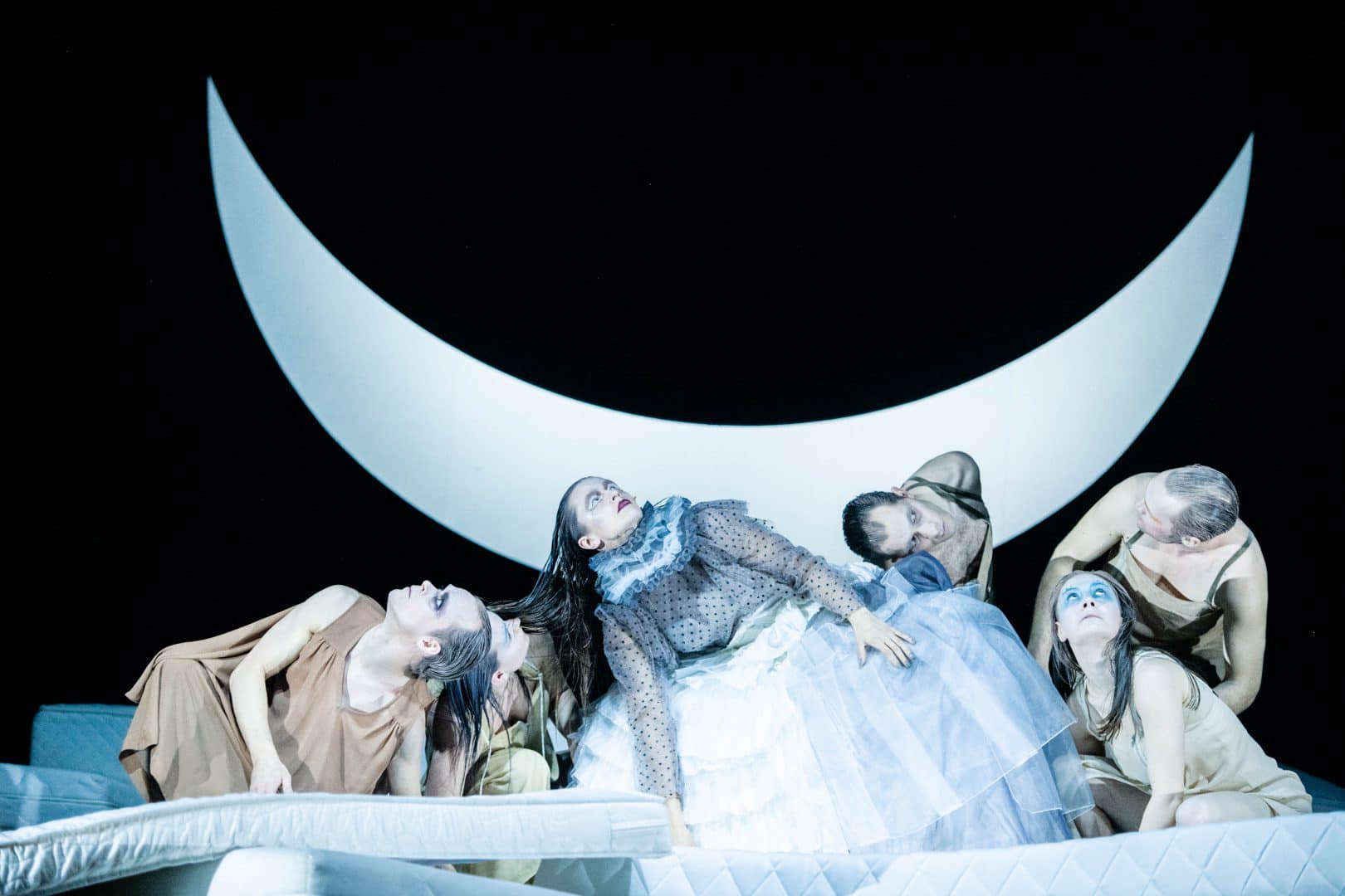 Skats no LNT izrādes 