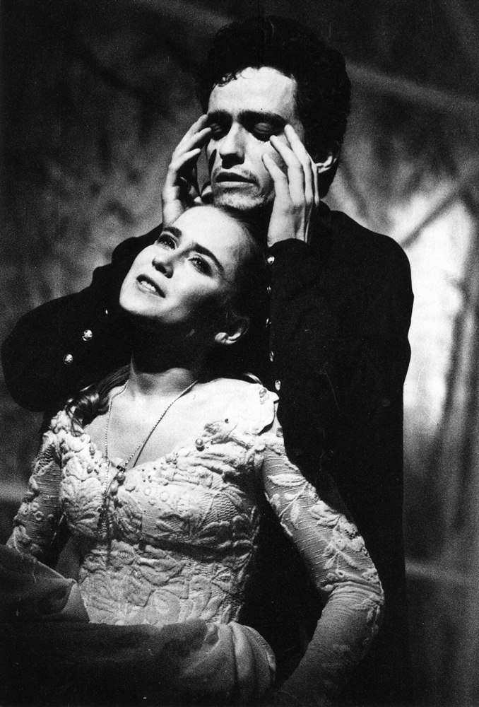 Rēzija Kalniņa un Valdis Liepiņš izrādē 