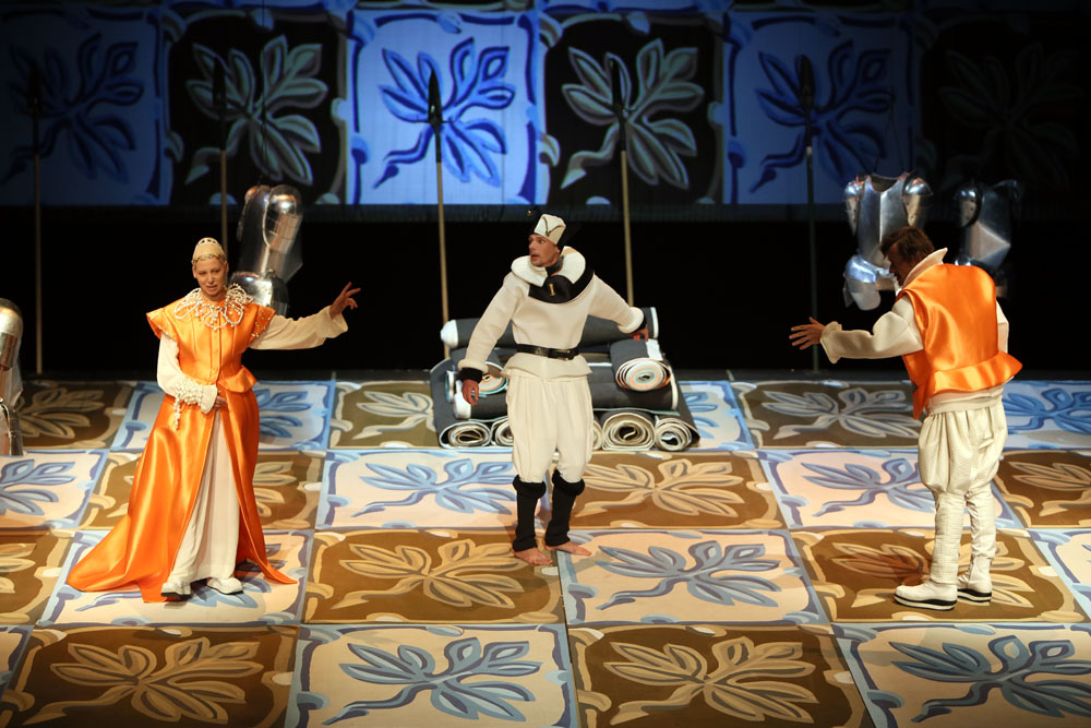 Skats no Kauņas Drāmas teātra zrādes 