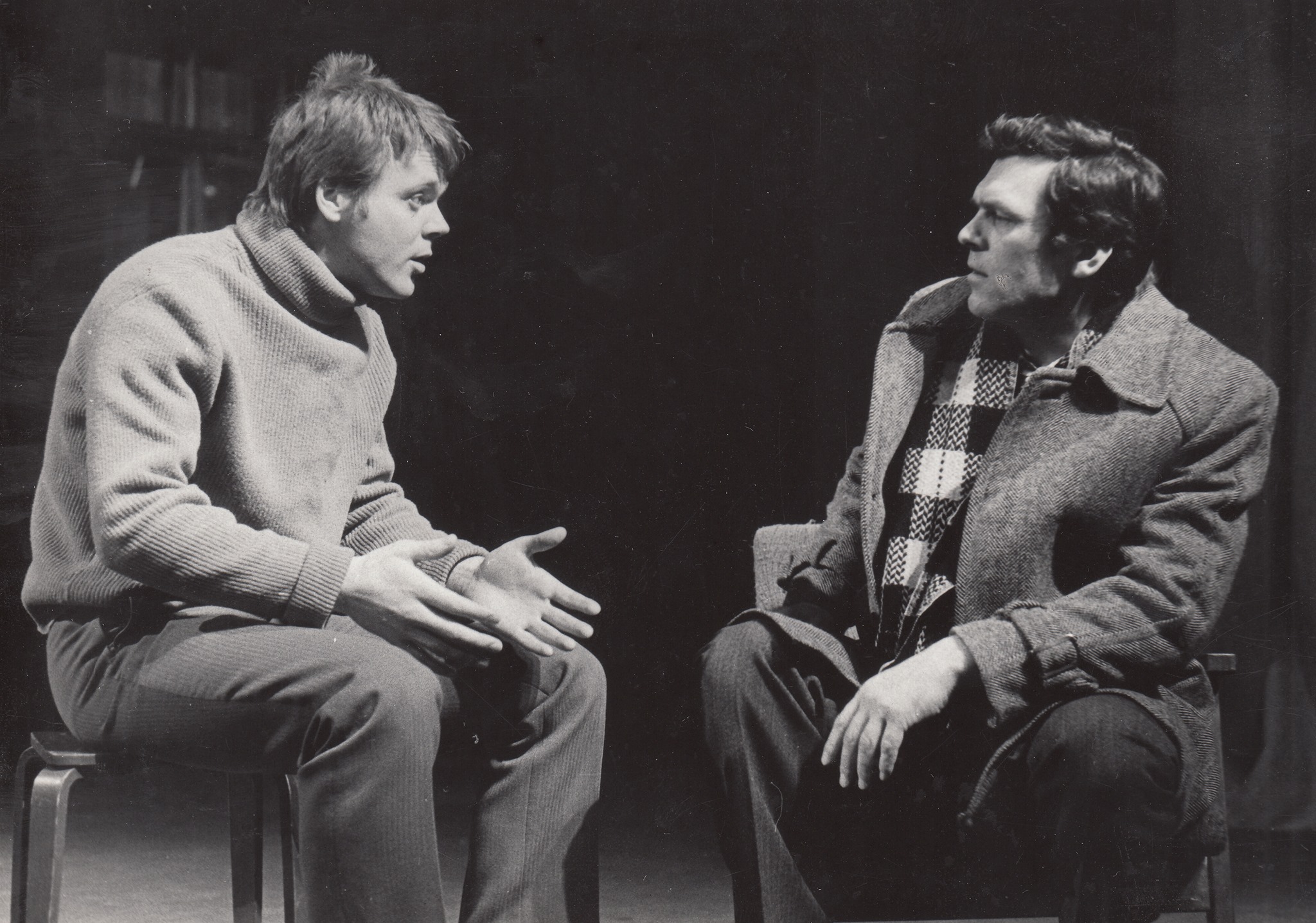 P. Putniņa “Uzticības saldā nasta” (1981). No kreisās: Juris Straume –  Mārtiņš, Romualds Ancāns – Leonards Bērtulsons. 