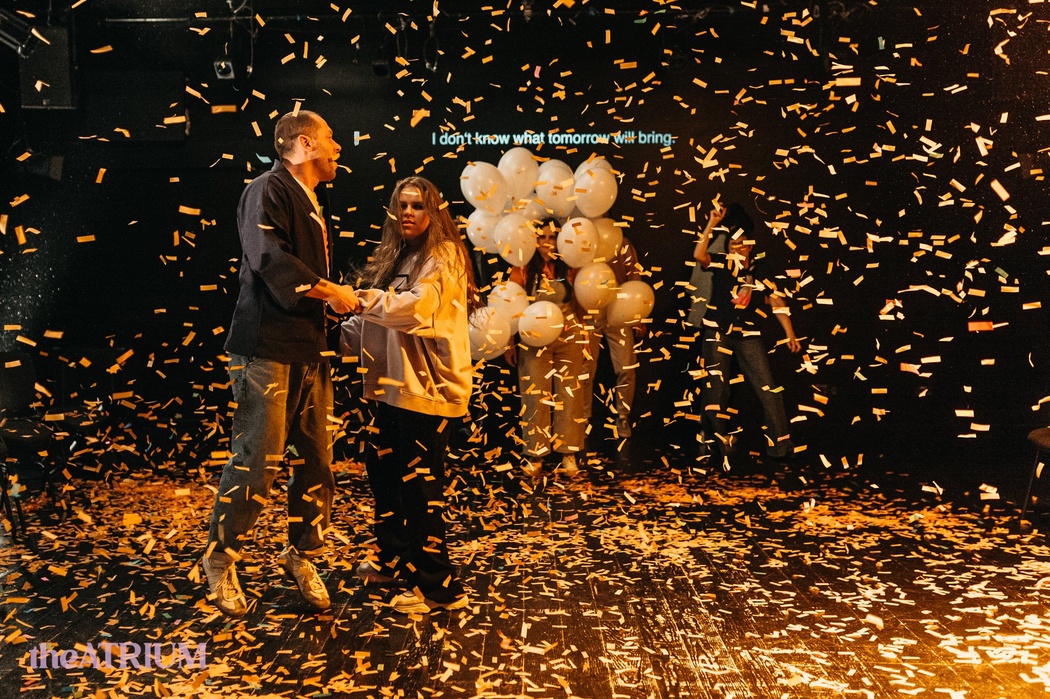 Skats no OKT izrādes 