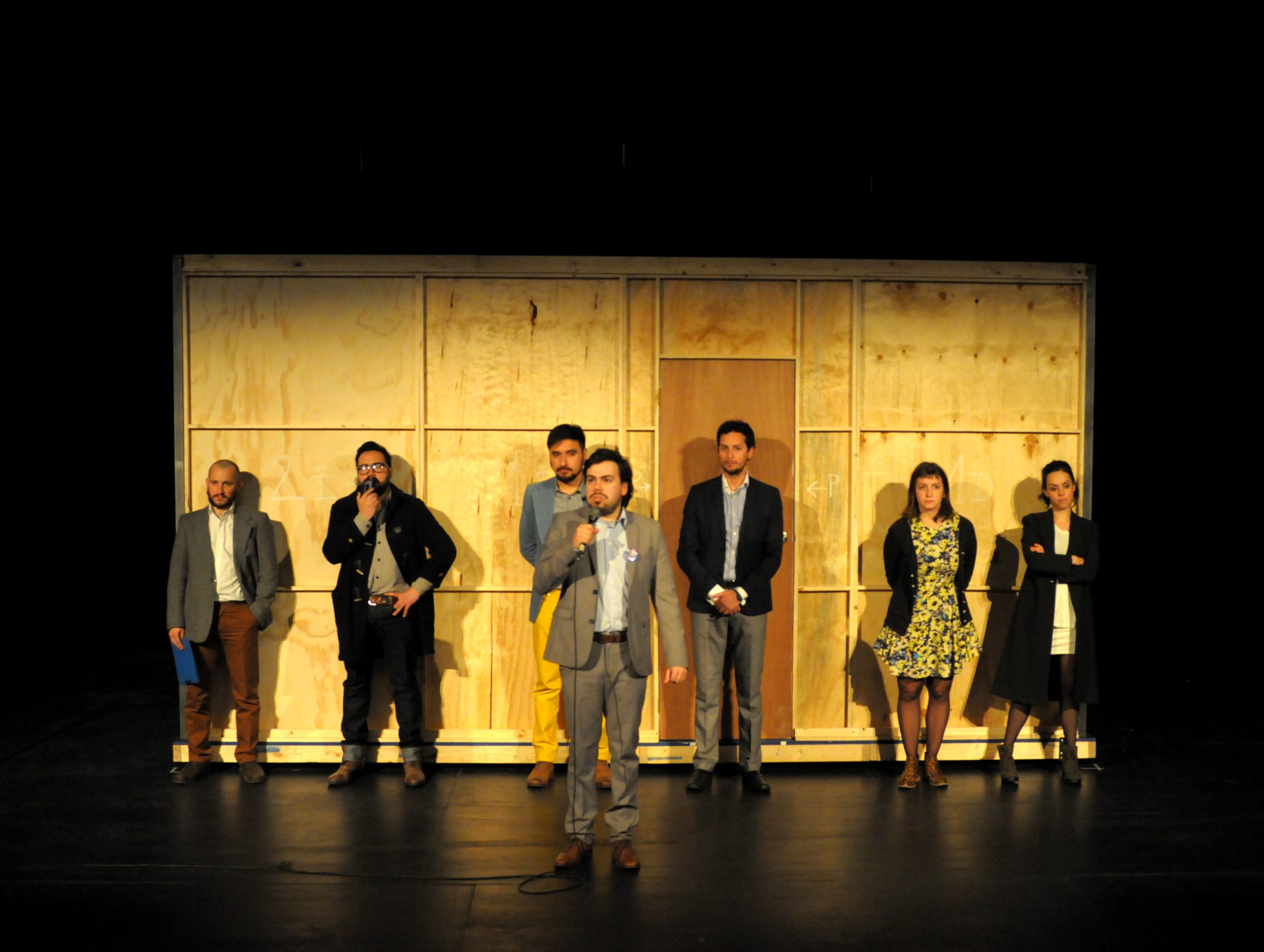 Skats no teātra kompānijas 