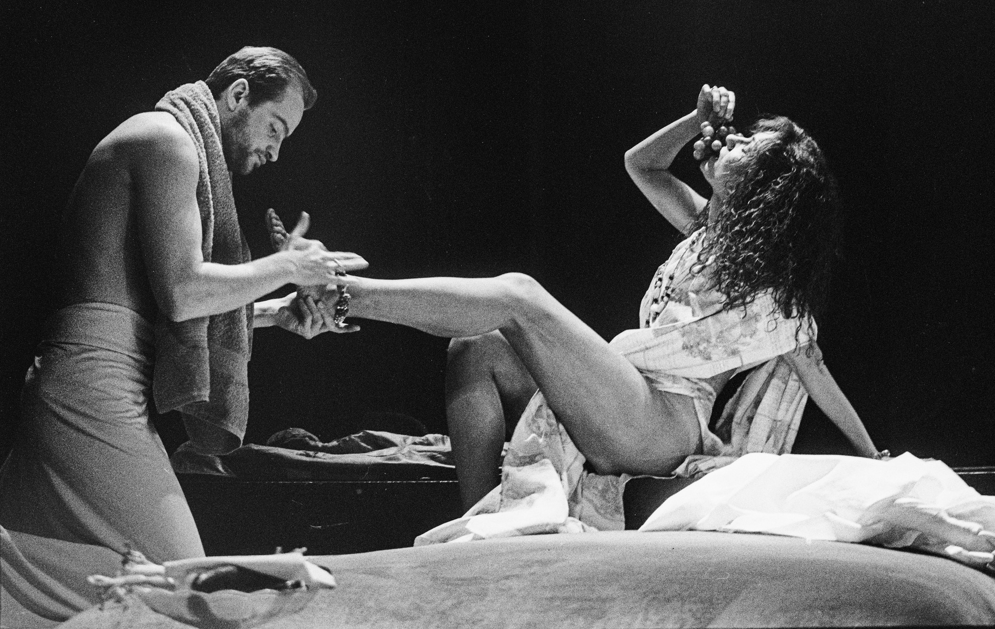 Lorāns – Ģirts Ķesteris, Terēza – Indra Briķe Dailes teātra izrādē 