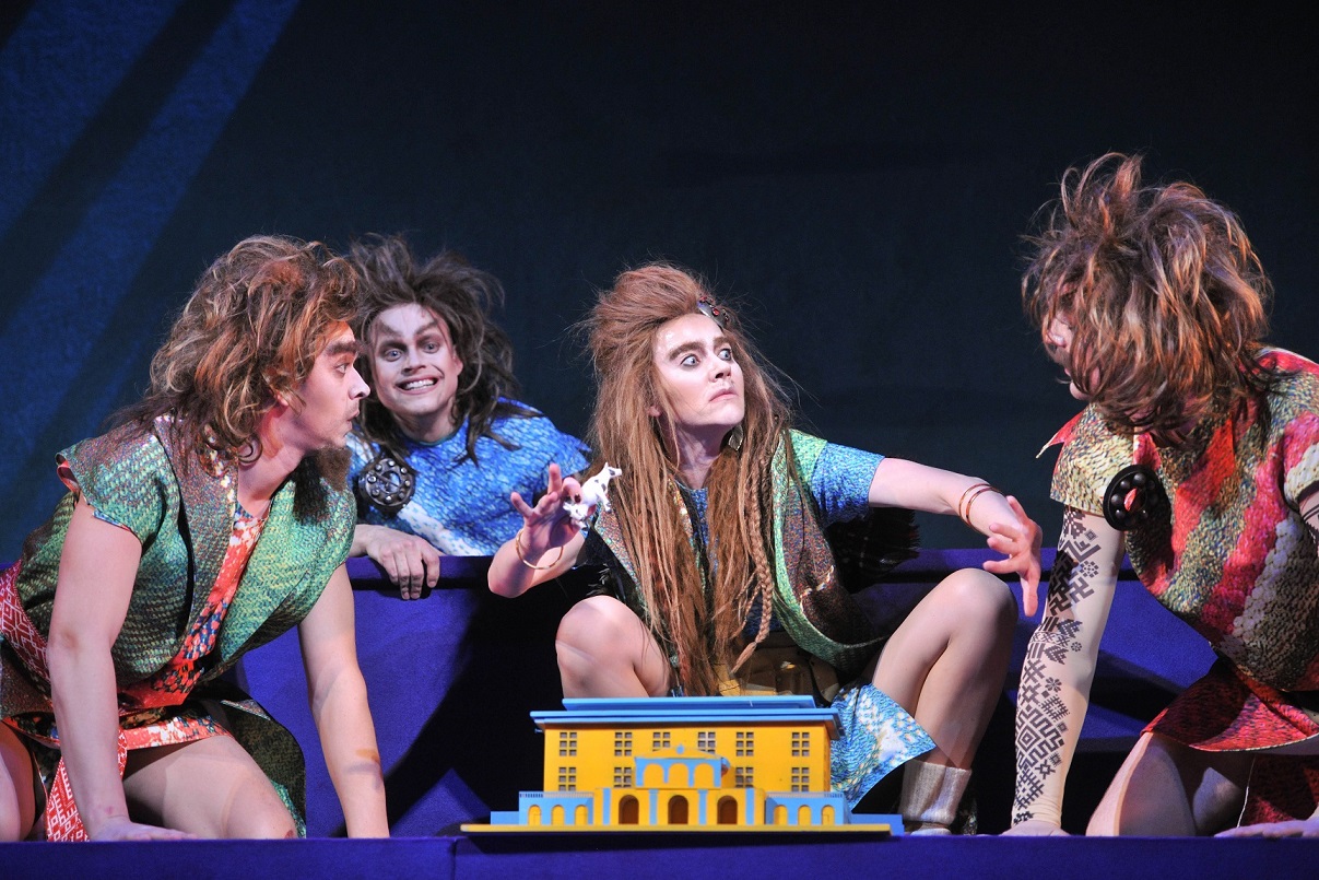 Mazbērzu tēvs – Jānis Vimba, Vilis – Uldis Siliņš, Mazbērzu māte – Maija Doveika, Juris – Ģirts Liuziniks // Foto – Kristaps Kalns