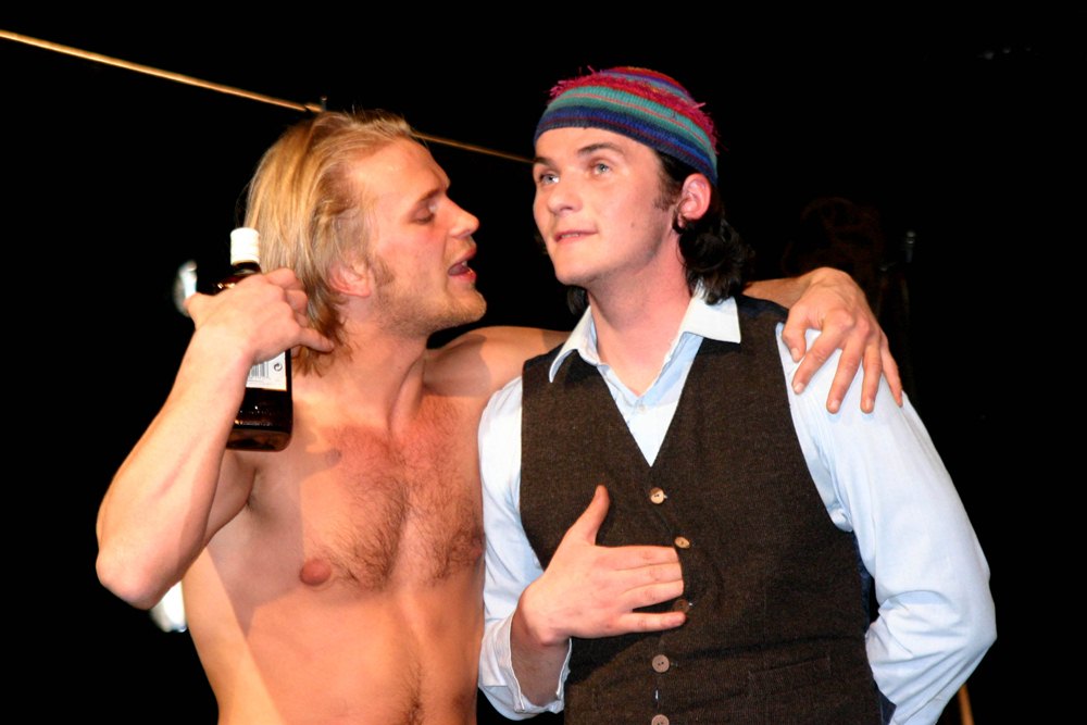  Lauris Dzelzītis –  Hemingvejs, Gints Grāvelis – Selindžers izrādē 