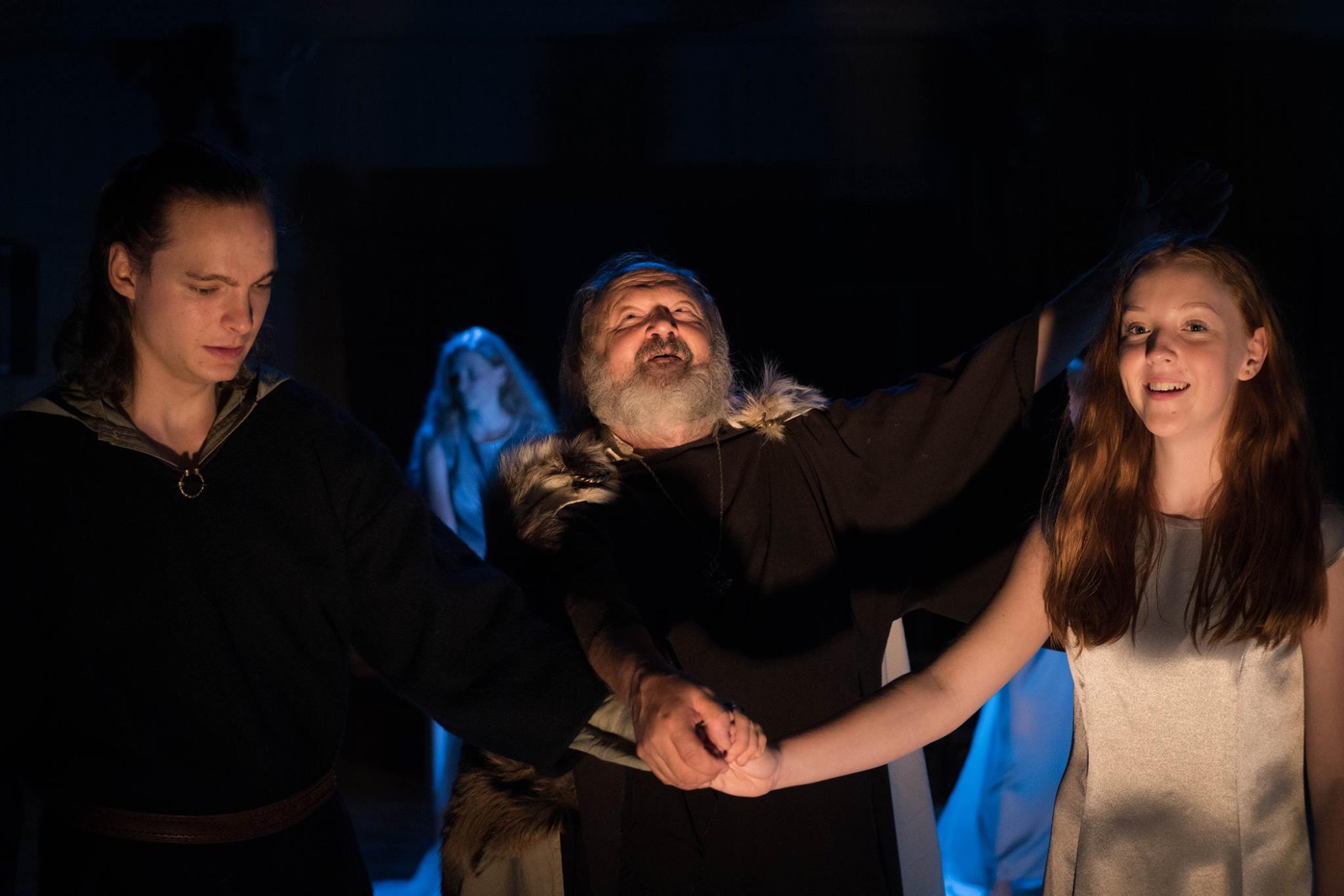 Skats no Rīgas Kultūras un tautas mākslas centra “Mazā Ģilde” bērnu un jauniešu teātra studijas “Vinnijs” izrādes “Vaidelote” (rež. Karīna Šišlo un Ingūna Gremze) // Publicitātes foto