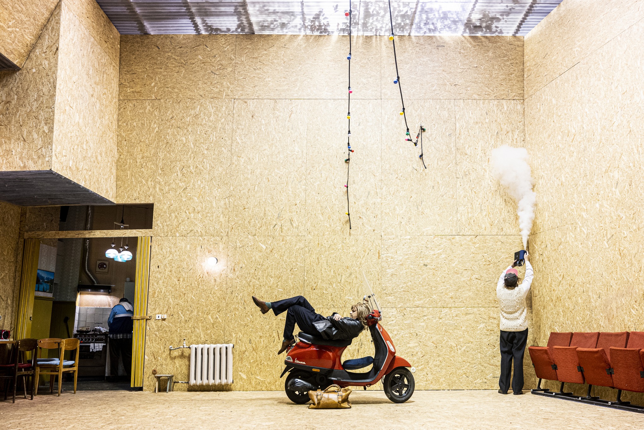 Skats no Viļņas Mazā teātra producētās režisora Tomija Janežiča izrādes 