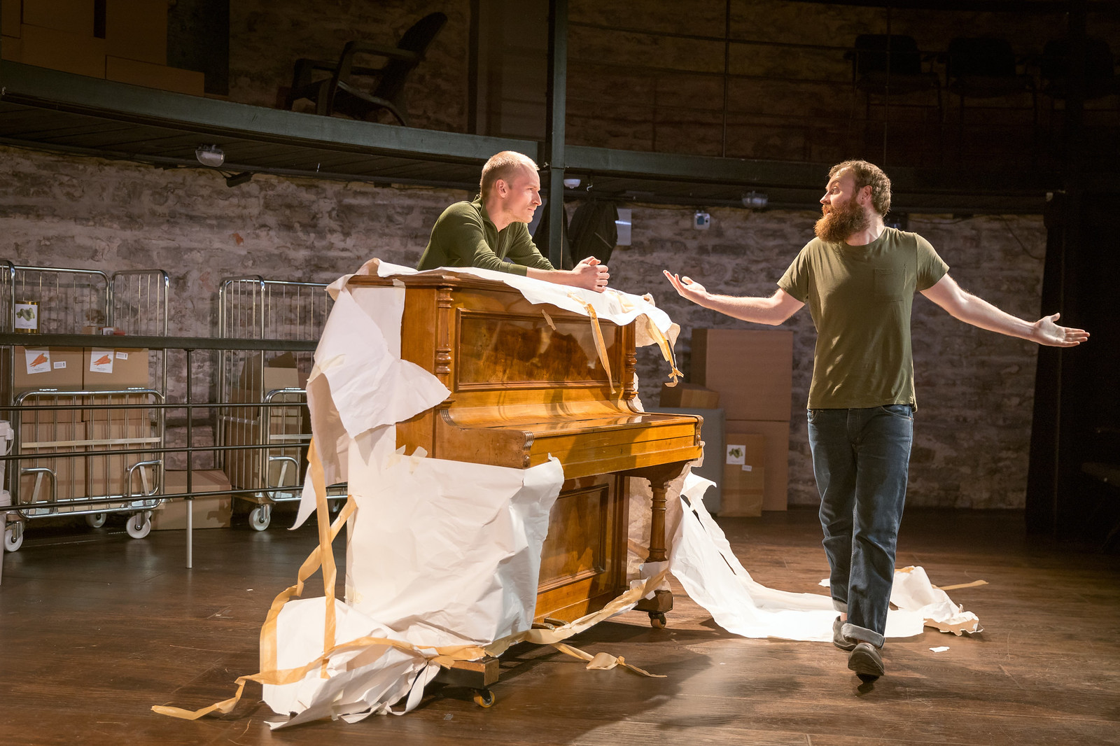 Skats no Māras Ķimeles izrādes 