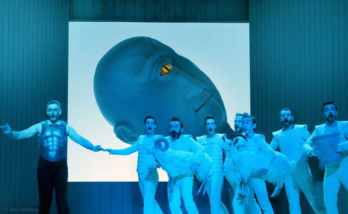 Skats no Roberta Vilsona izrādes 