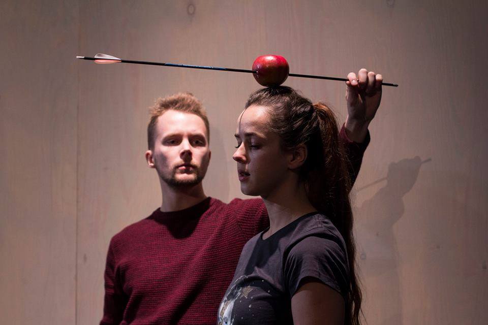 Skats no ĢIT izrādes 