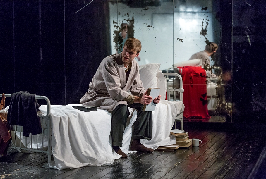 Skats no Dailes teātra izrādes 