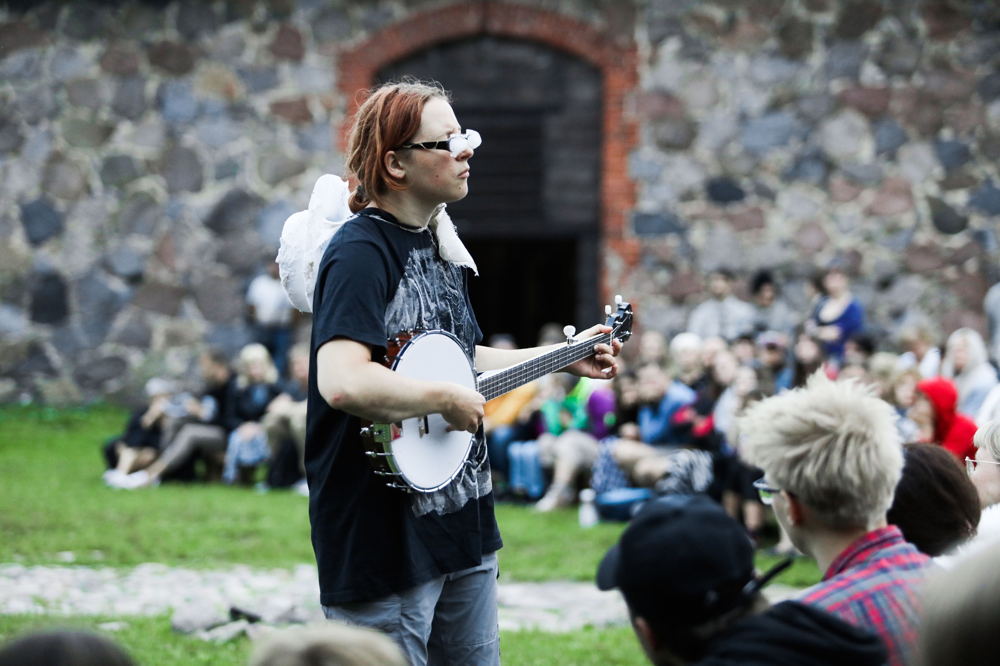 Skats no izrādes “Smieklīgais kalns” (rež. Neti Nīganena) // Foto – Lita Millere