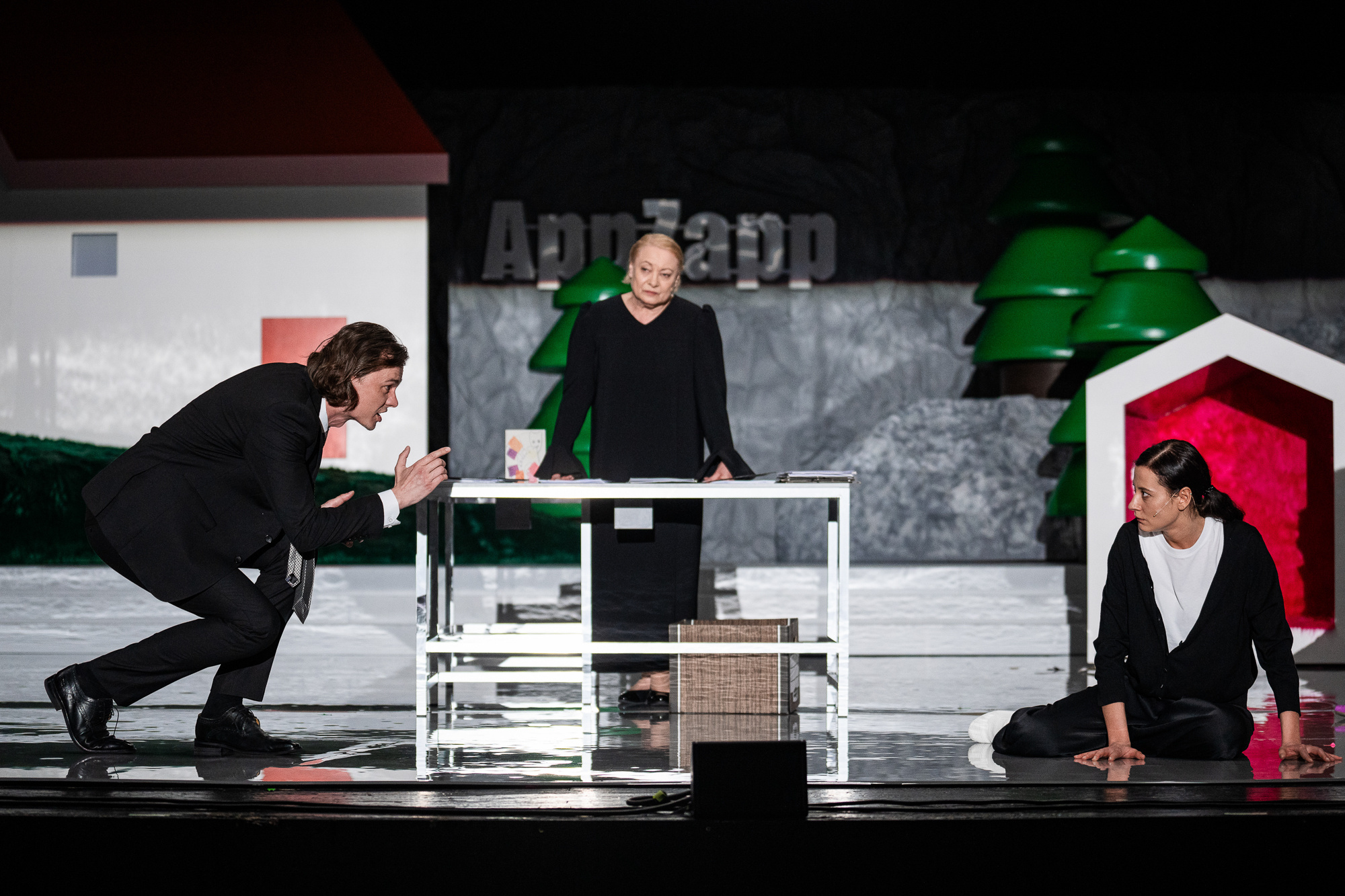 Leo – Mārtiņš Meiers, Tiesnese – Indra Briķe, Hermione – Katrīna Griga // Foto – Mārcis Baltskars