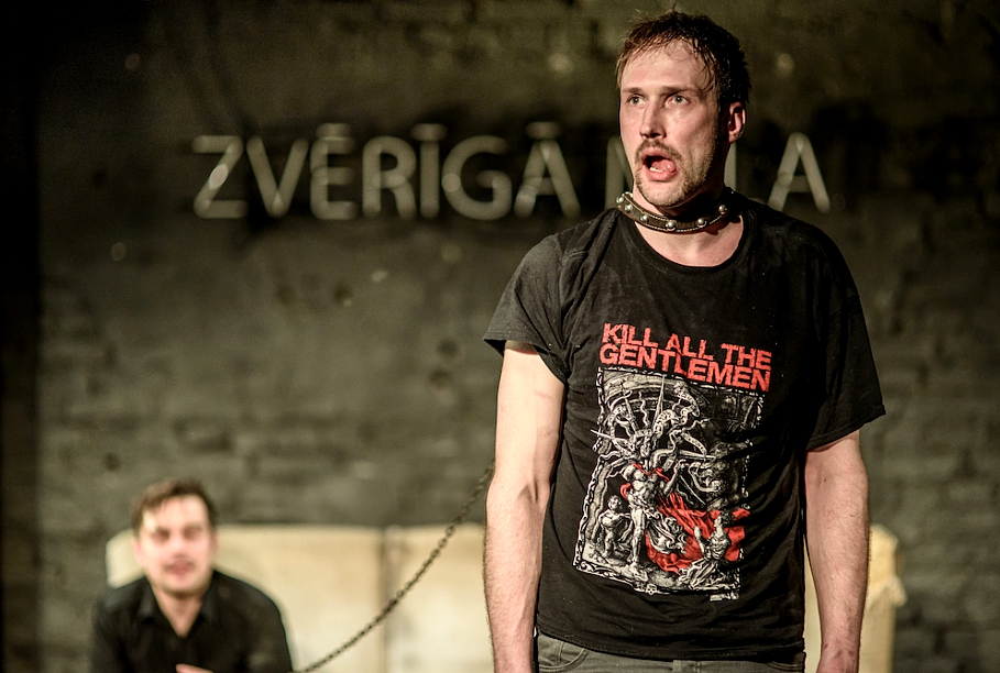 Klāvs Mellis un Ivars Krasts izrādē 