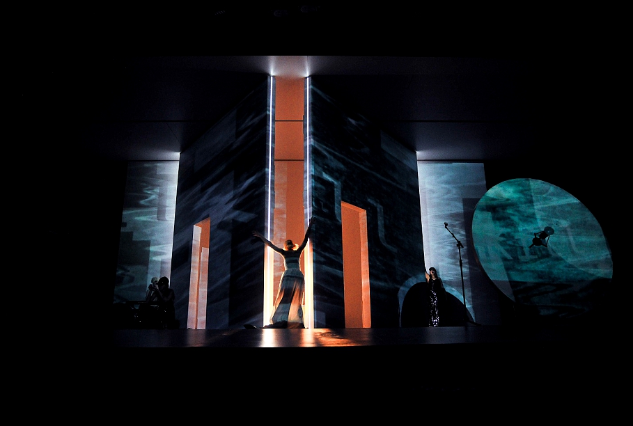 Skats no Nacionālā teātra izrādes 