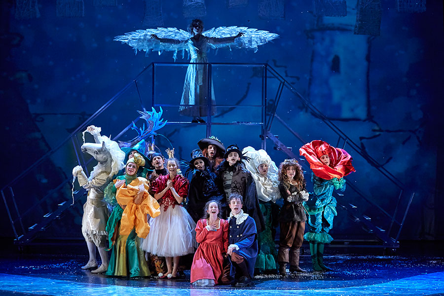 Skats no Rīgas Krievu teātra izrādes